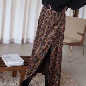 Chic Floral Maxi Skirt with Slit